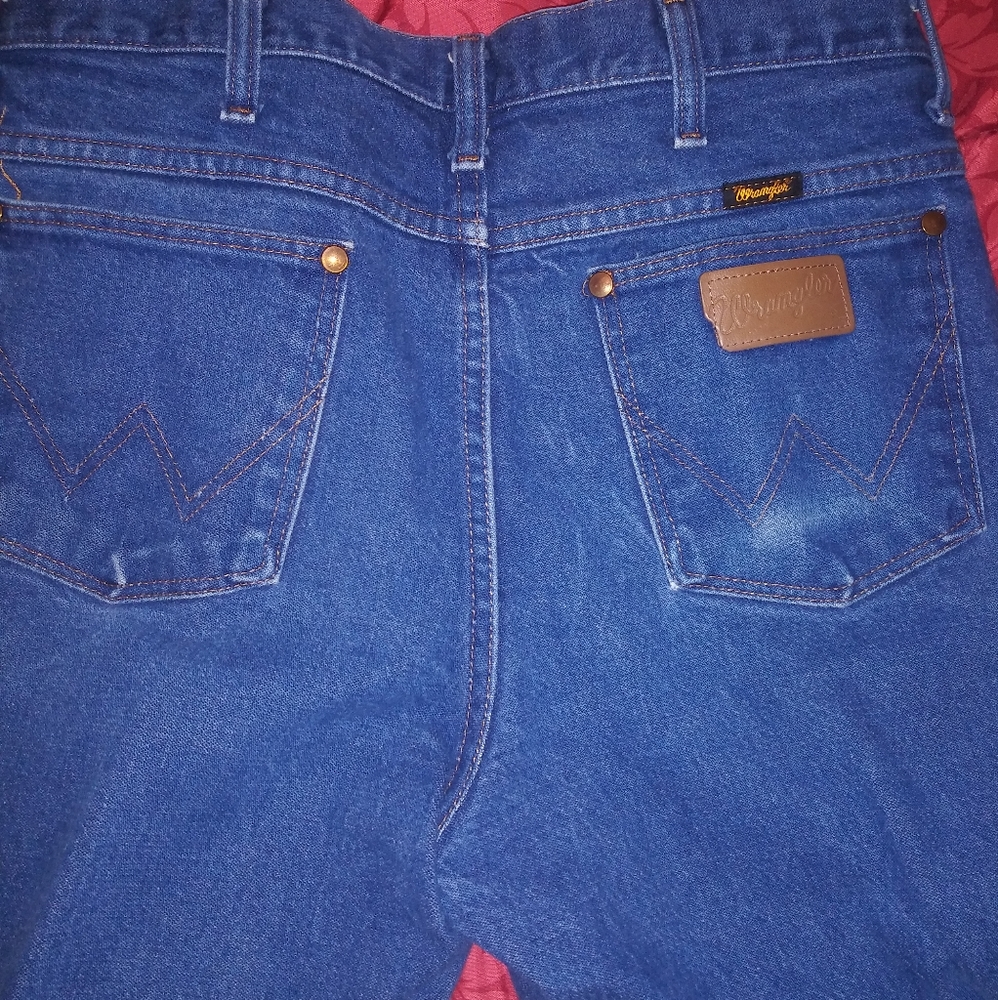 Traditional 100% Wranglers 33x32